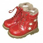 Детские зимние ботинки на прозрачном фоне