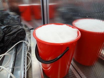 Два ведра со снегом