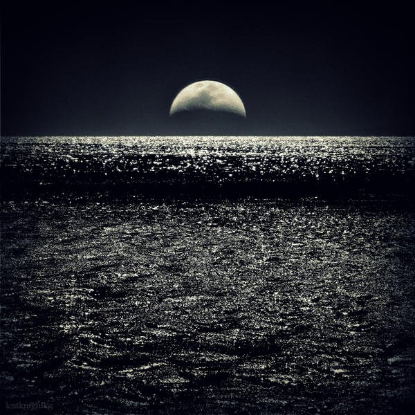 Серебристая Луна