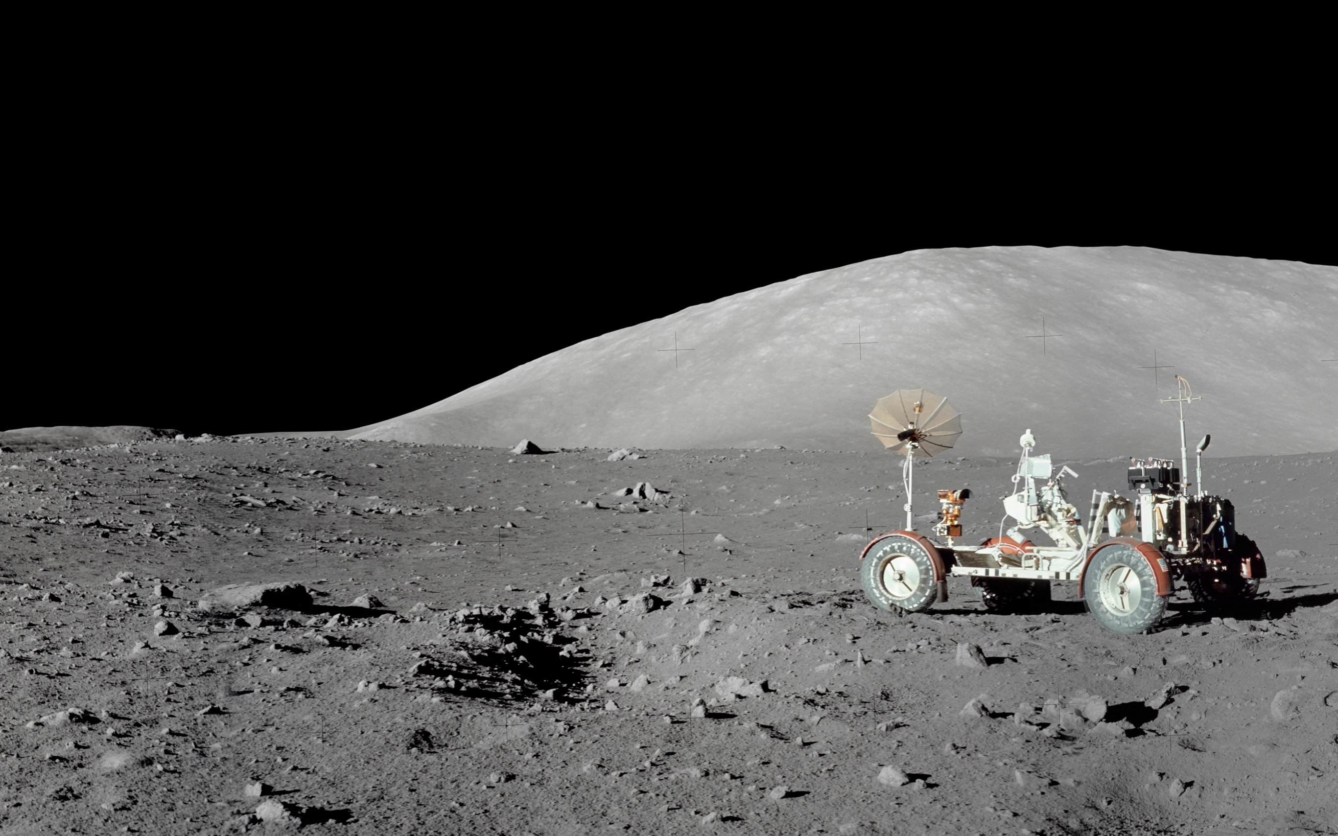 First land on the moon. Луноход Аполлон 17. Луномобиль Аполлон. Аполлон 17 фото. Луноход-1 снимки Луны.