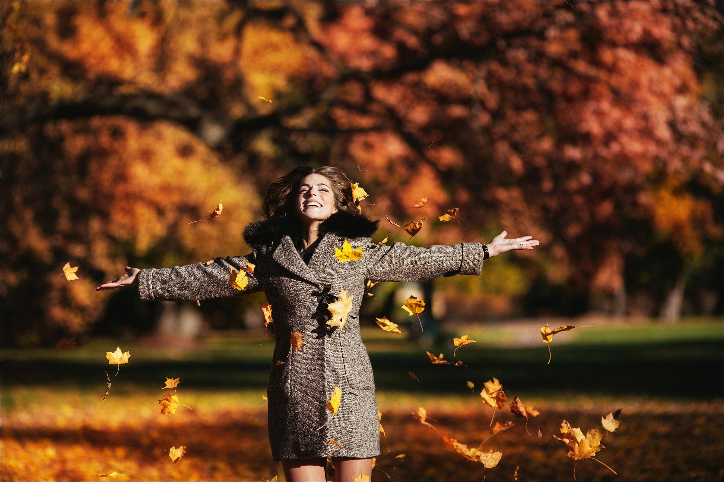 Жизнь людей осень. Счастливой осени. Осень счастье. Осенняя радость. Осень люди.