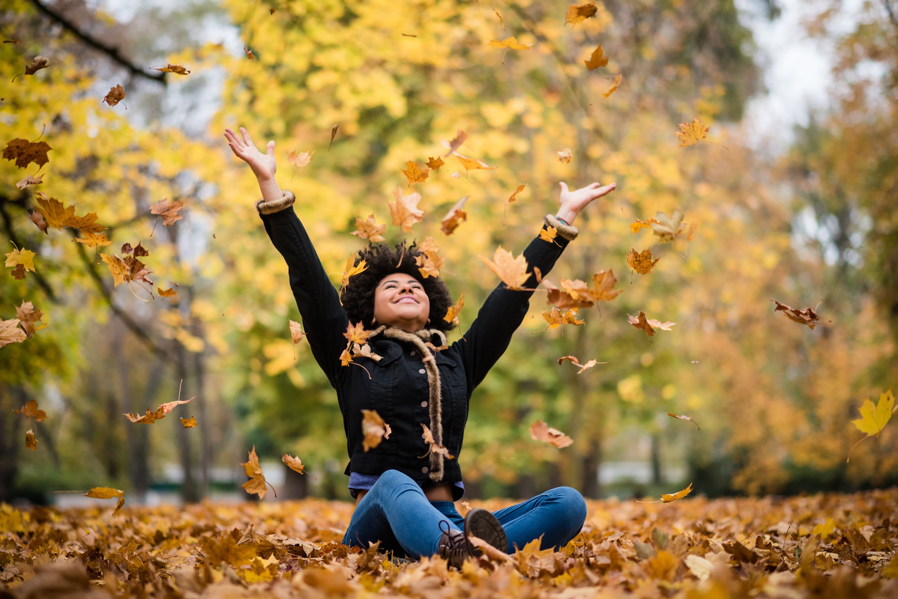 Жизнь людей осень. Осенняя радость. Осеннее настроение. Осень люди. Люди осенью.