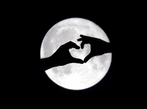 Луна с сердечком