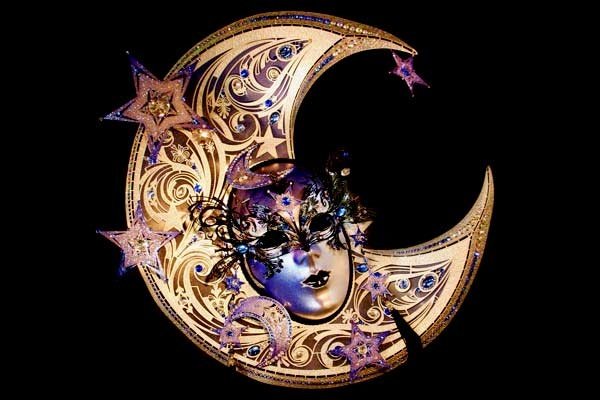 Маскарадные маски полумесяц