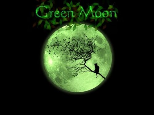 Мистическая зеленая Луна