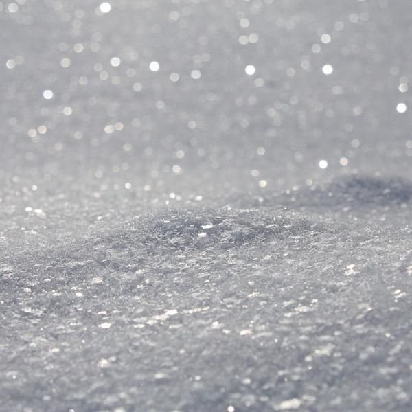 Блестящий снег