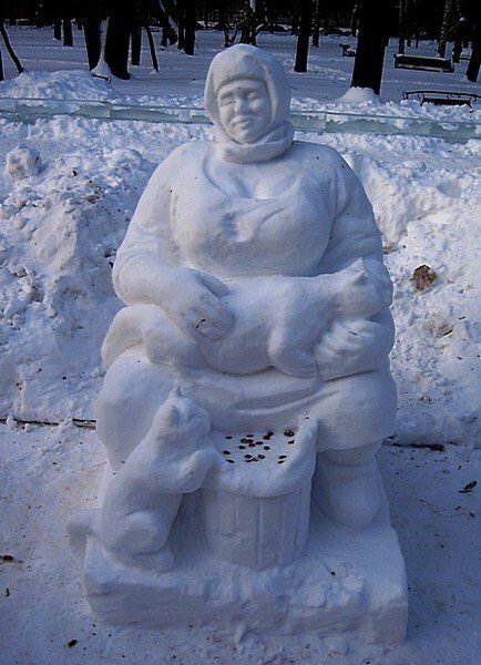 Снежная баба из снега