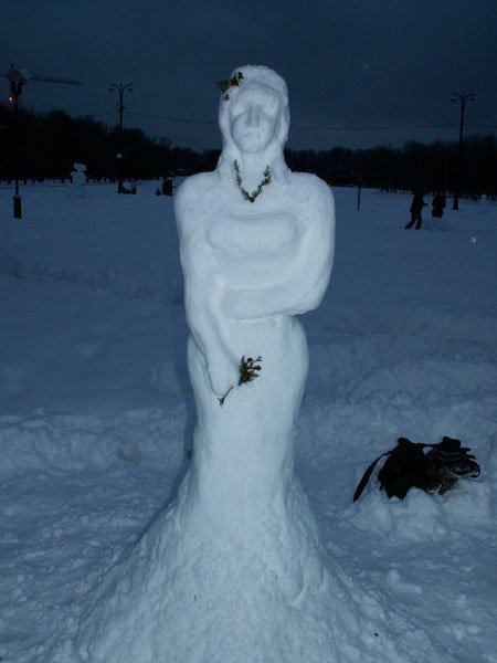 Снежная баба красивая