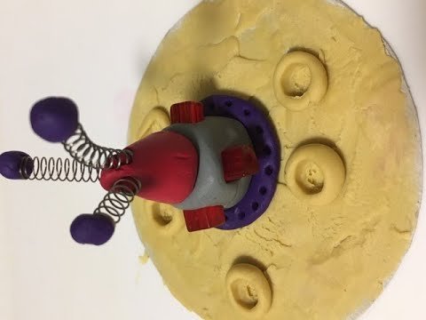 Луна из пластилина