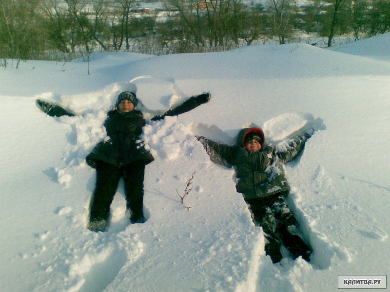 Ой вода нету снега. Валяние в снегу. Советские дети в снегу. Дети зимой СССР В снегу. Дети СССР В снегопад.