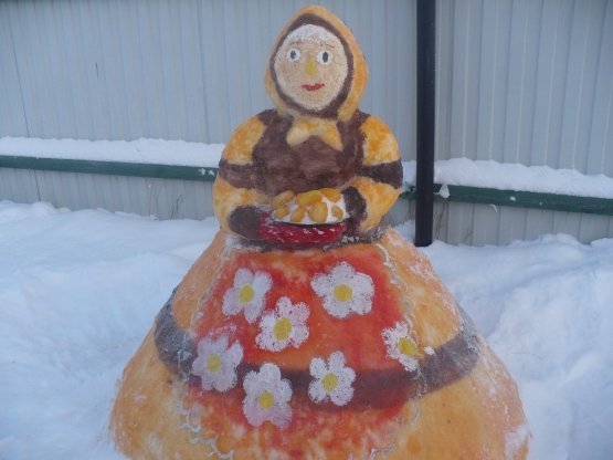 Лунтик из снега