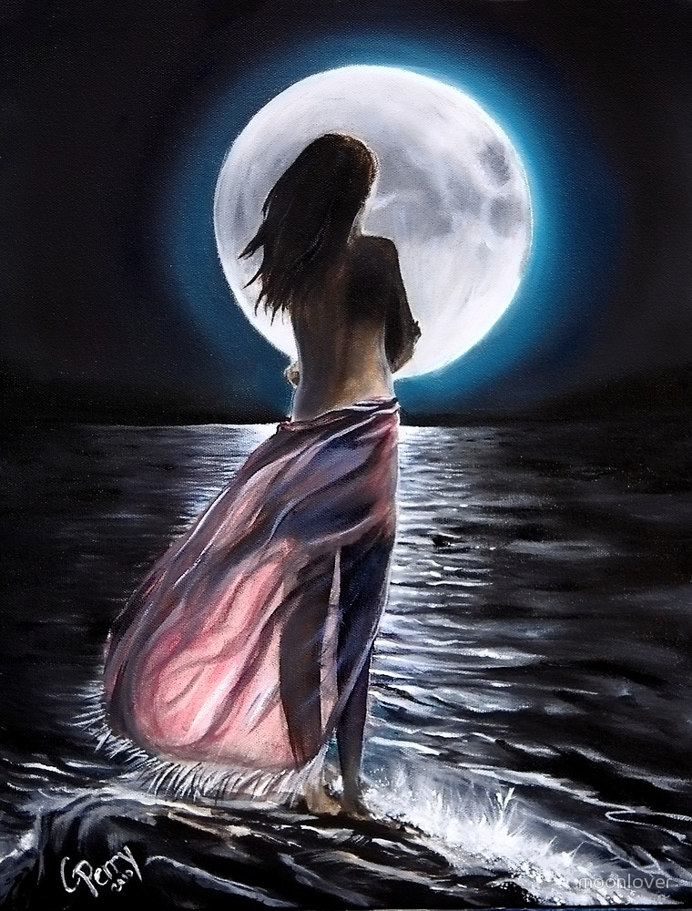 Девушка-Луна. Девушка в лунном свете. Лунная девушка. Море Луна девушка. Напротив луны