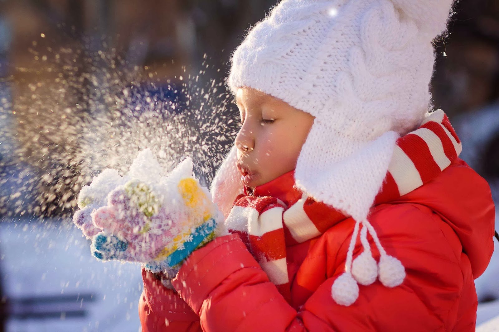 Первый снег детям. Зима для детей. Новогодние каникулы. Дети зимой. Дети в снегу.