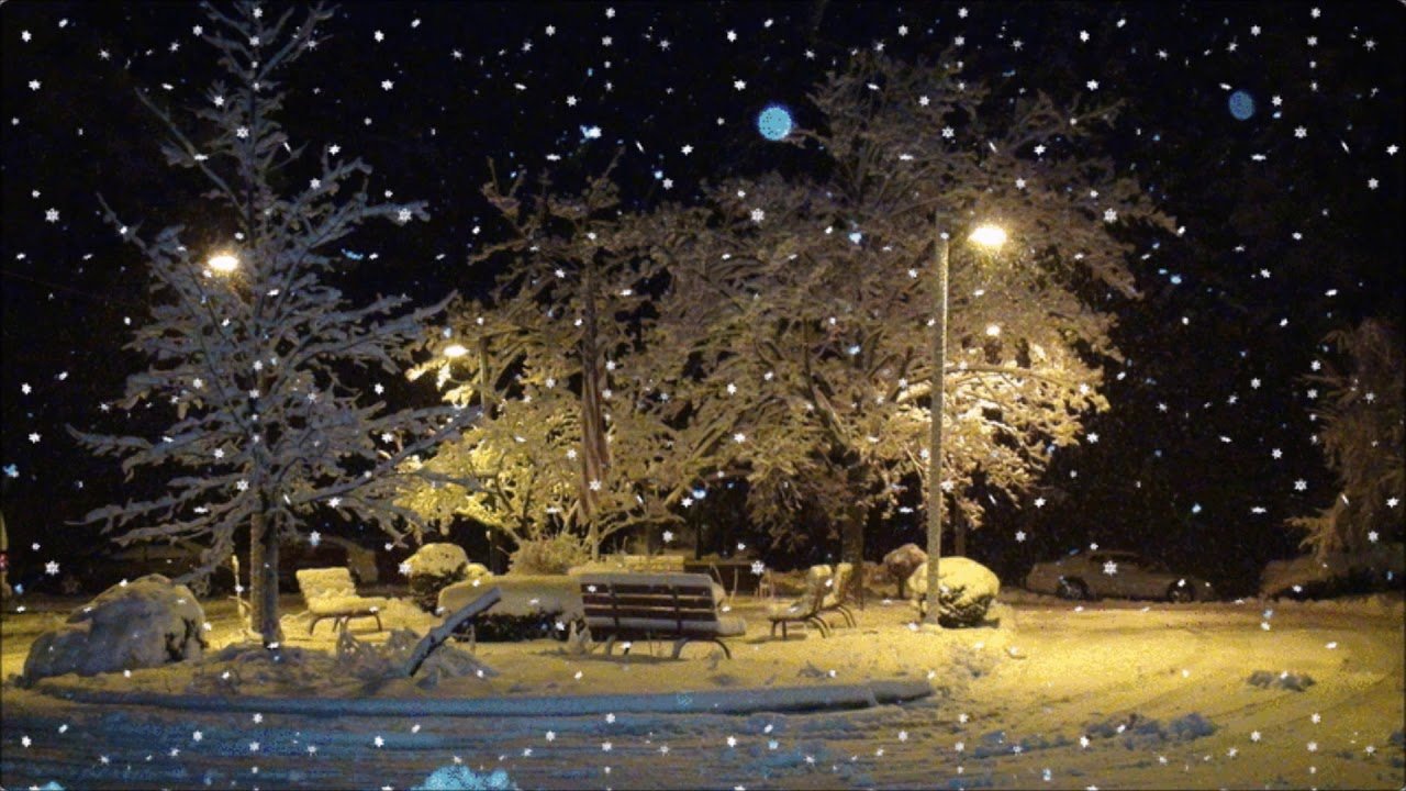 На город вечер упадет. Снегопад. Падает снег вечер. Ночной город зимой. Падает снег в городе.