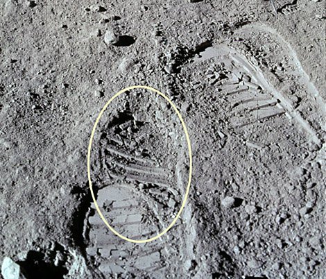 След Армстронга на Луне