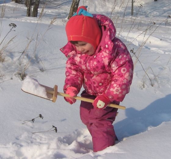 Уборка снега дети