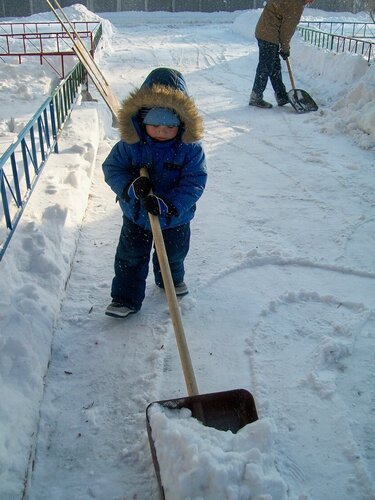 Уборка снега в садике