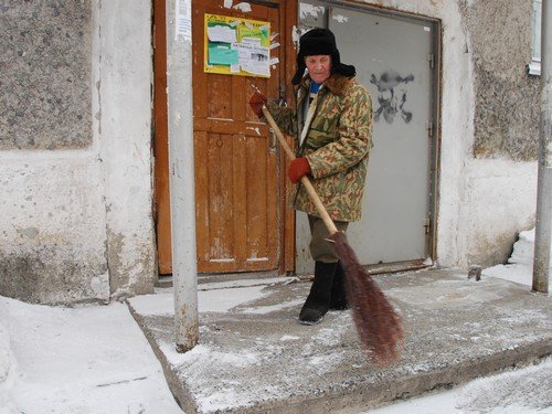 Дедушка дворник