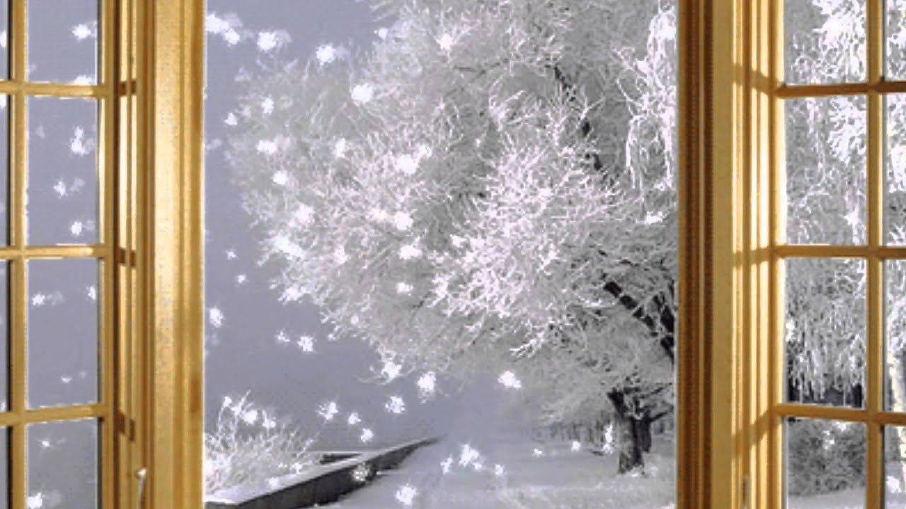 Попасть снежком в окно. Зимнее окно. Окно зимой. Окно снег. Снегопад за окном.