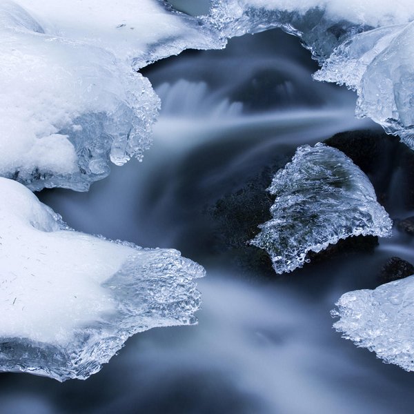 Зима тает снег