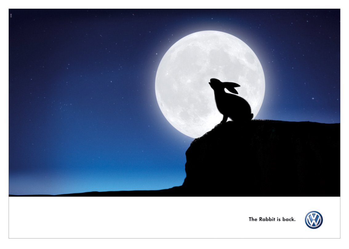 Кот воет на луну. Медведь с луной силуэт. Девушка воет на луну. Мышки которые воют на луну.