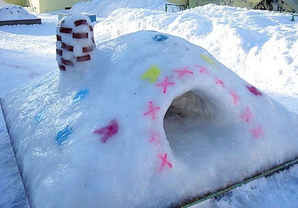 Постройки из снега в детском саду