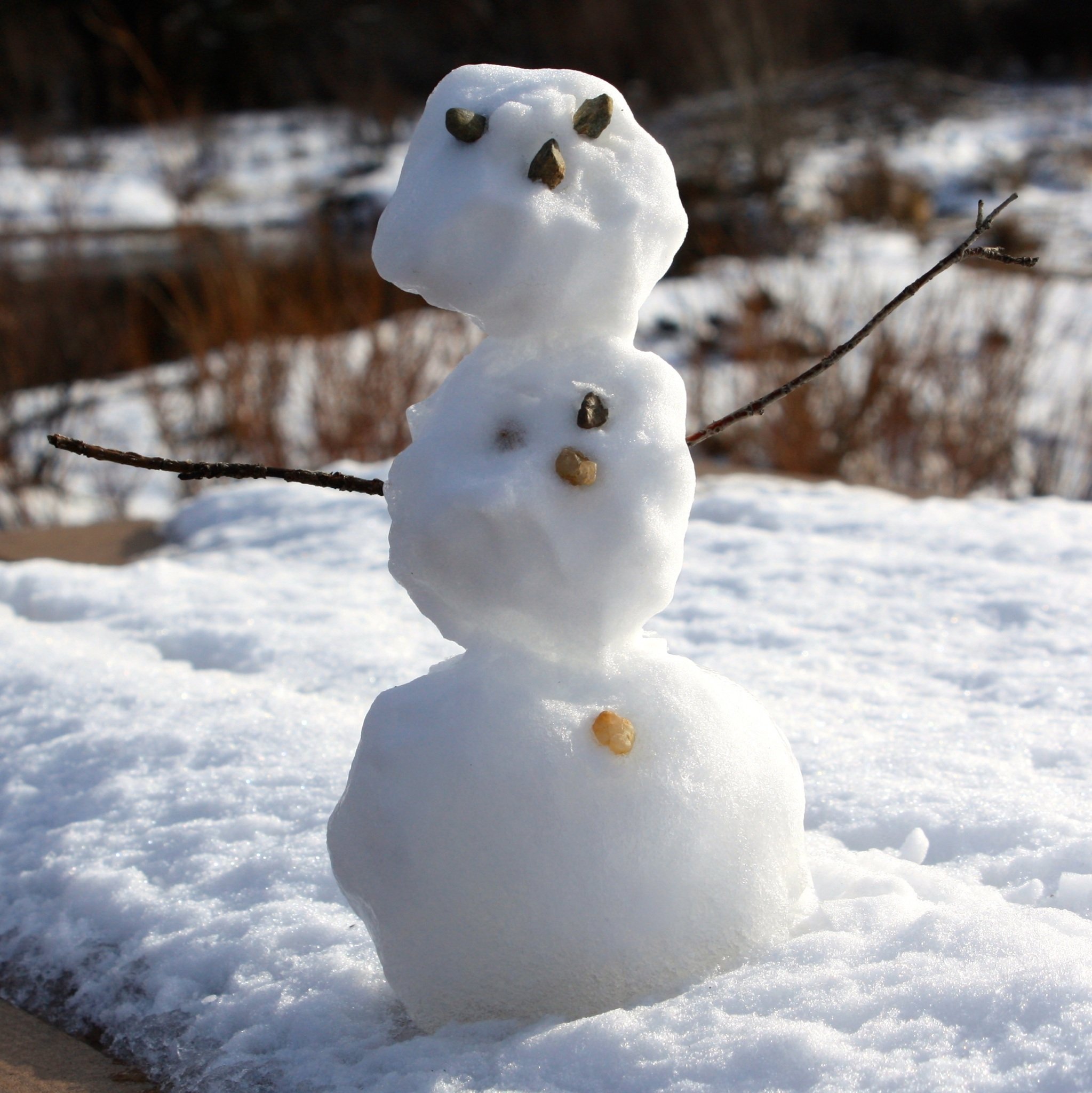 Сугроб снеговик