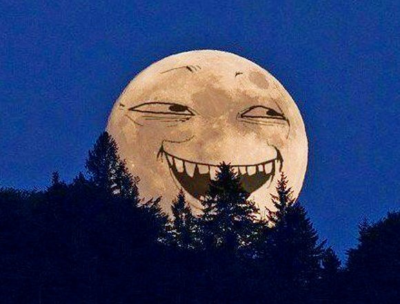 Смешная Луна