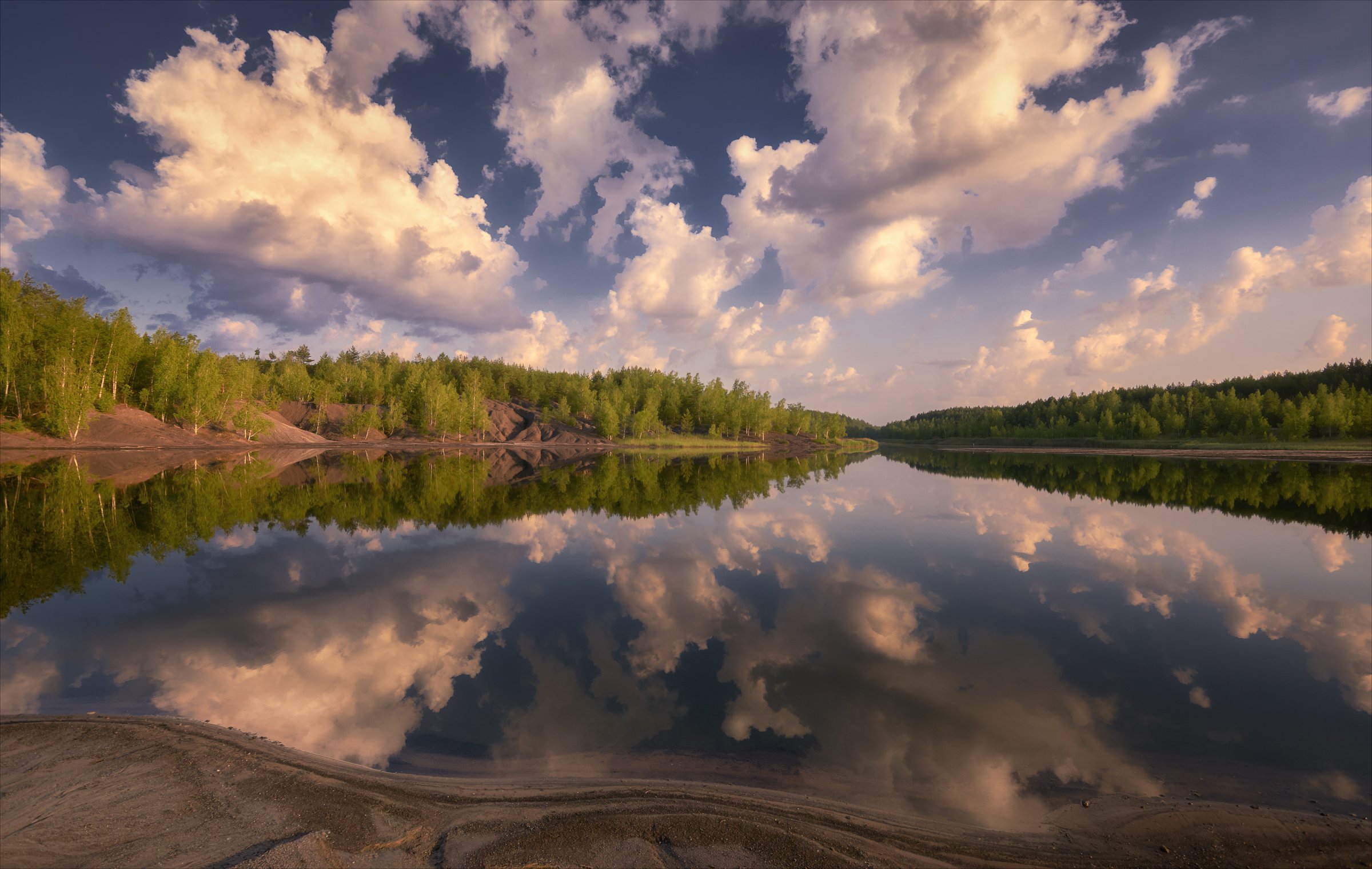 Люблю озера синие. Озеро Синемукса Карелия. Суворовка Лесное озеро. Воронцова, озёра синие. Облака над озером.