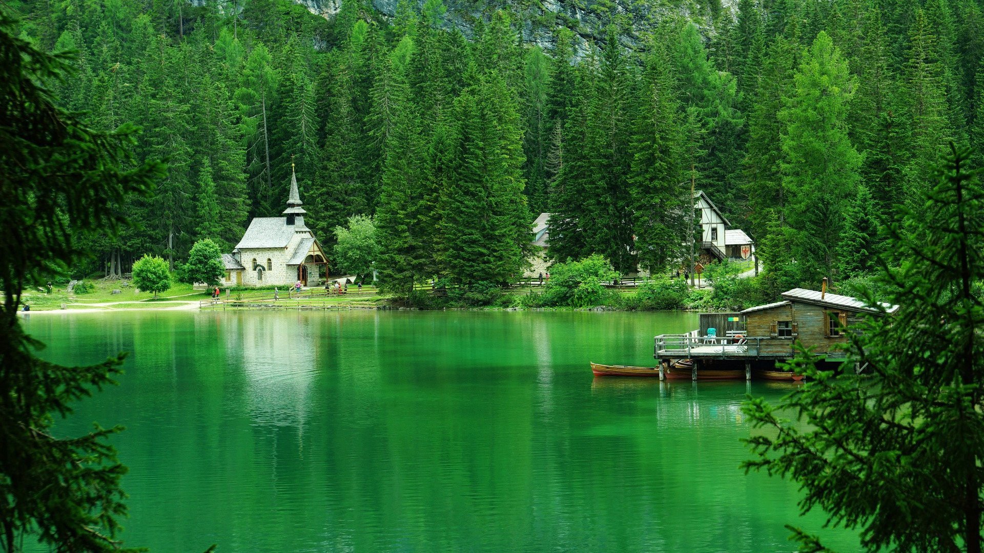 Красивый дом у озера - 71 фото
