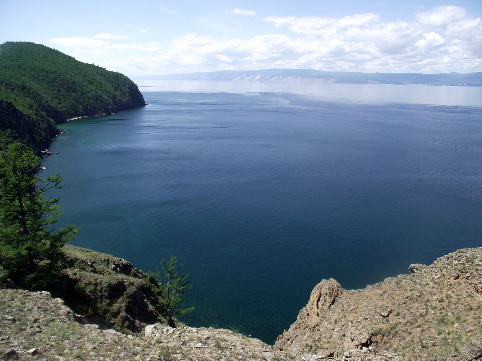 Какое озеро в европе самое пресноводное. Байкал пресноводное озеро. Озерная котловина Байкала. Озеро Байкал и Танганьика. Озеро Байкал. Байкал- озеро тиктаничеакого происхро.