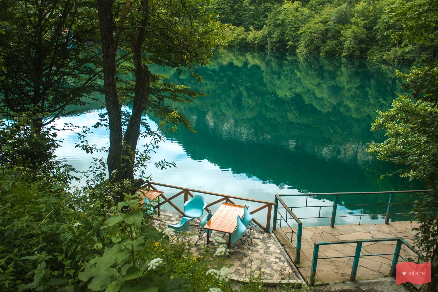 Дома голубое озеро. Голубые озёра Кабардино-Балкария. Верхние голубые озера Кабардино-Балкарии. Нижнее голубое озеро в Кабардино-Балкарии. Голубые озёра Кабардино-Балкария нижнее озеро.