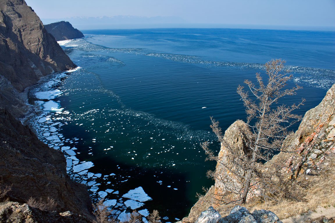 Уникальный мир байкала. Байкал самое глубокое озеро в мире. Мыс Крестовский Байкал. Байкал пресноводное озеро. Глубина озера Байкал.
