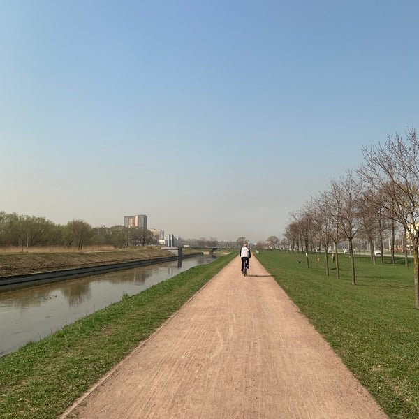 Полежаевский парк в Санкт-Петербурге