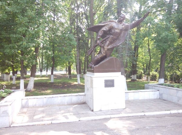 Памятник Матросова в Ульяновске