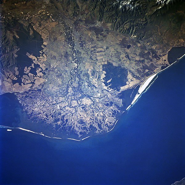 Космический снимок озера Байкал