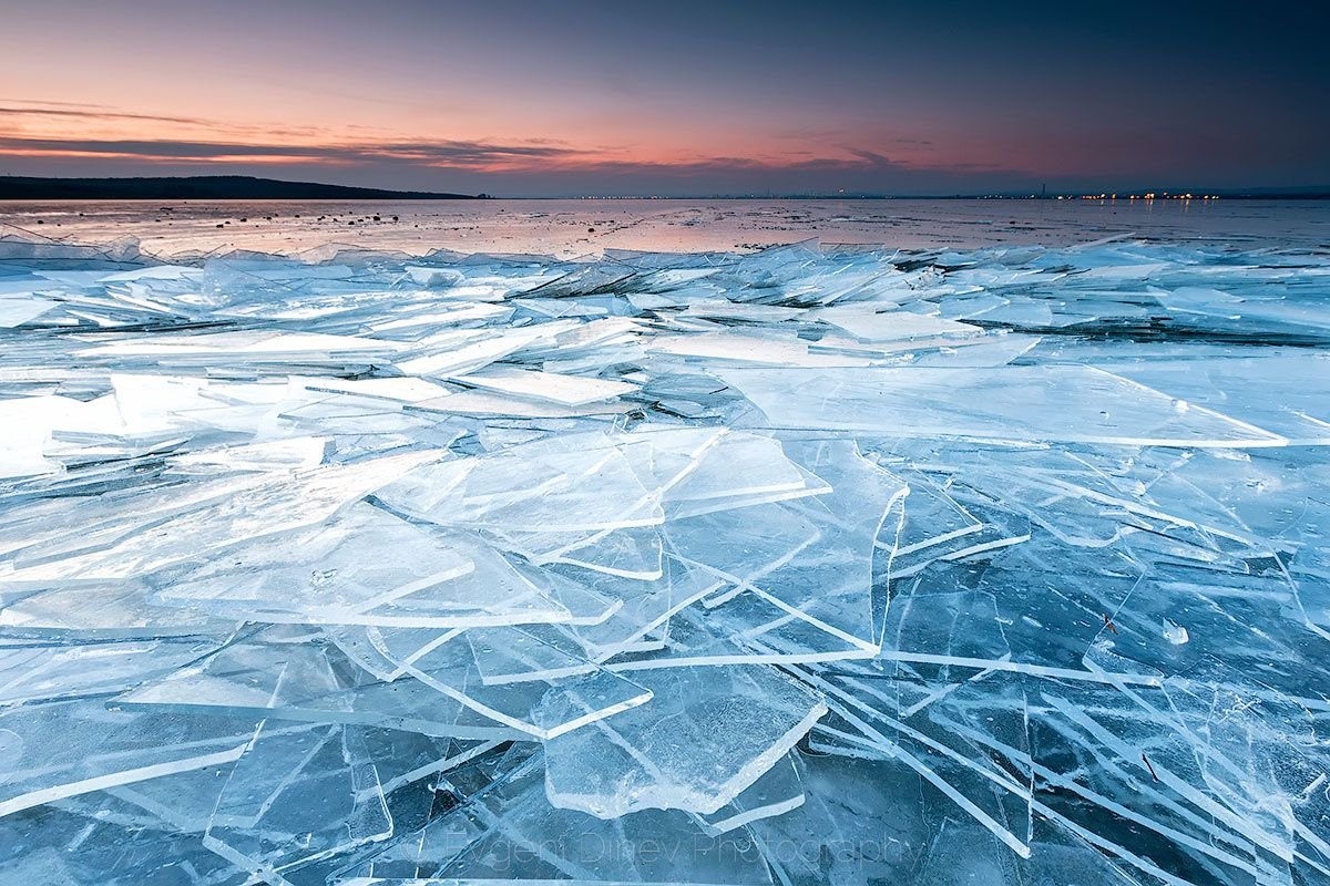 Океан покрытый льдом. Замерзшее озеро. Красивый лед. Поверхность льда. Ледяное море.