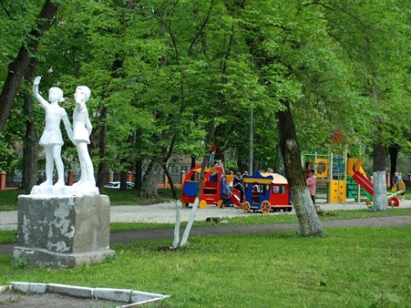 Парк пионеров Курск. Парк Дзержинского Курск. Парк пионеров Курск фото. Детский парк Курск Перекальского.