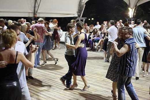 Танцплощадка в Екатерининском парке