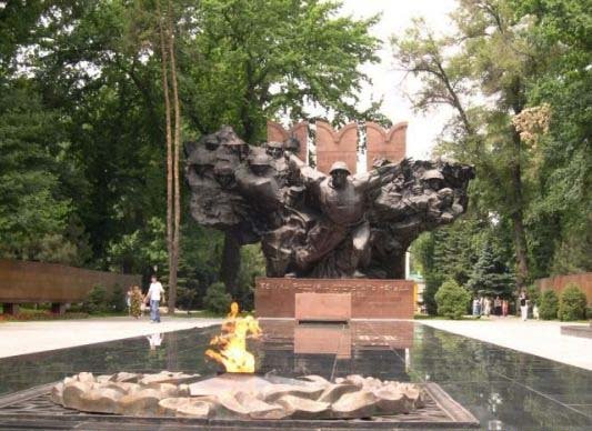 Парк 28 Панфиловцев Алматы