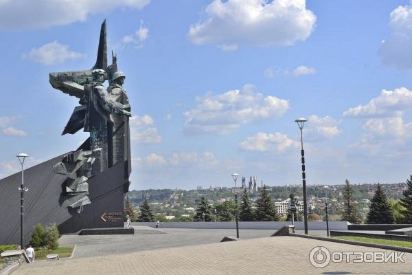 Памятник основателям ДОНБАССАПАРК Ленинского комсаиолп