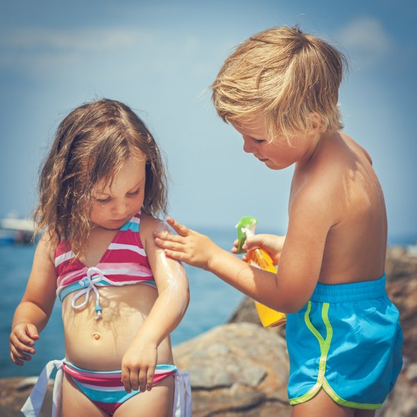 Дети раздевают друг друга