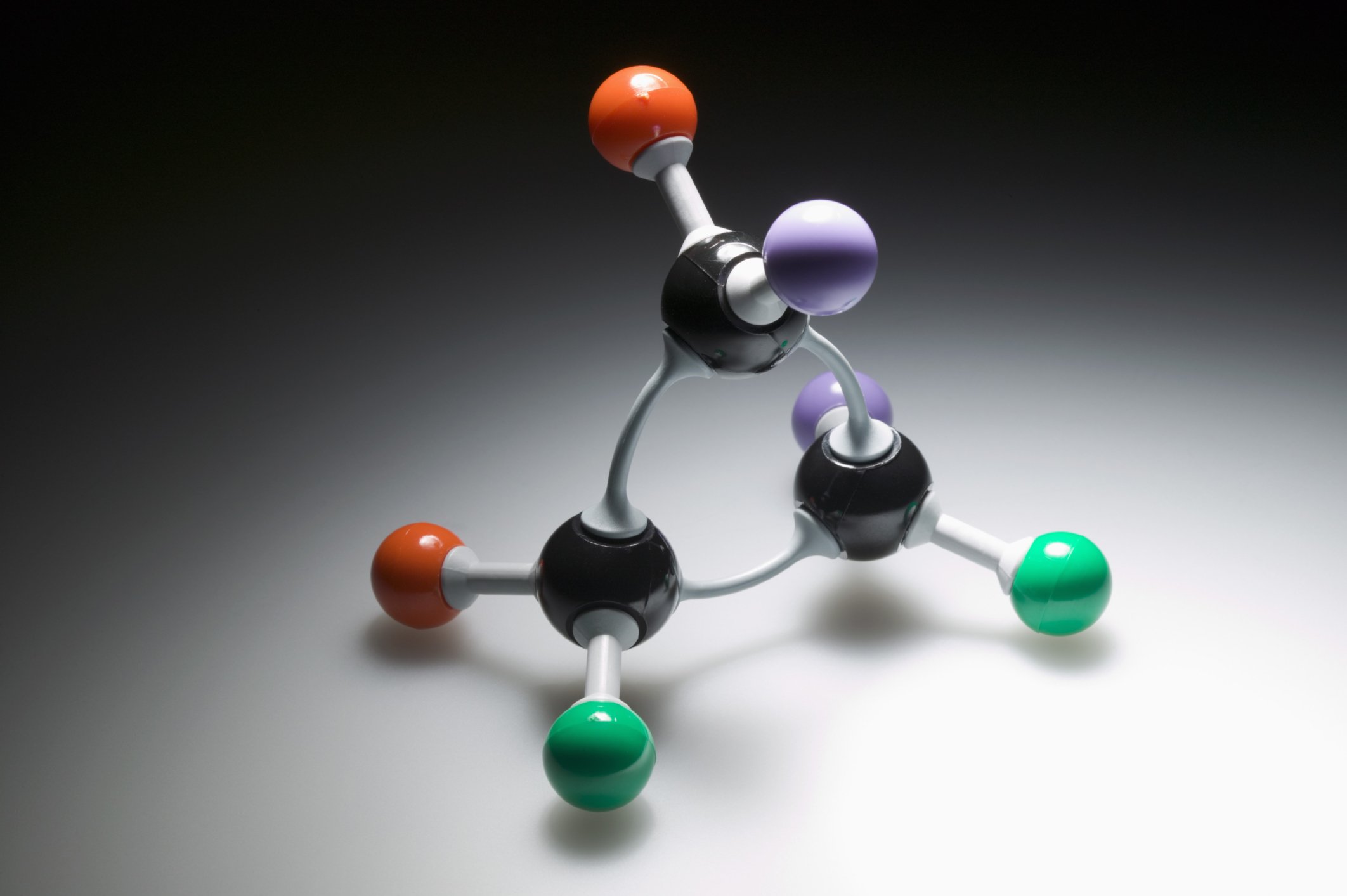 Соединение из атомов 3 элементов. Модель молекулы. Моделирование молекул. Молекула из атомов. Красивые молекулы.
