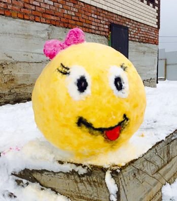 Фигуры из снега Колобок