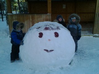 Слово Колобок из снега