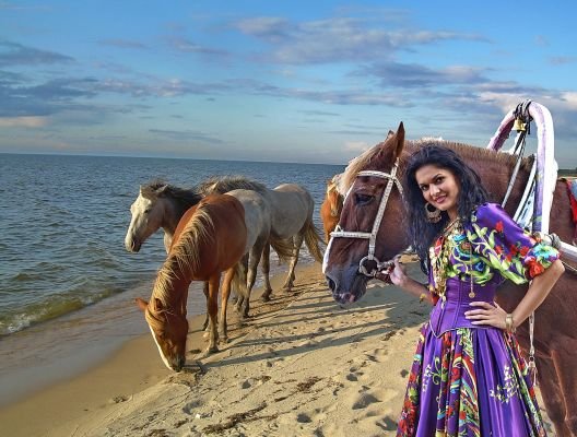 Цыганский табор с лошадьми