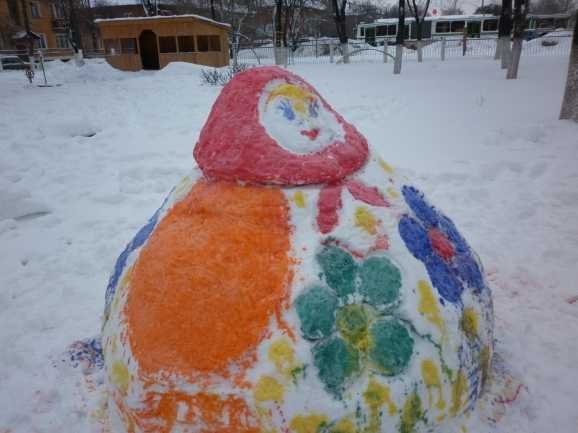 Несложные постройки из снега для детского сада