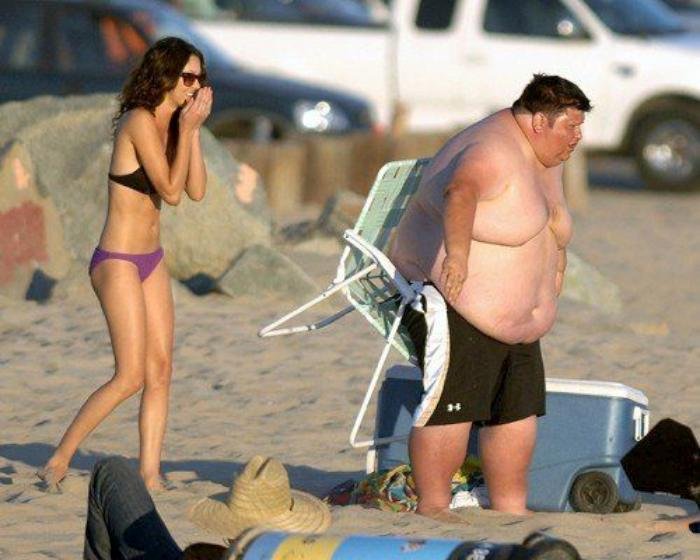Девушки наблюдают за голыми мужиками на пляже (59 фото) - порно kingplayclub.ru
