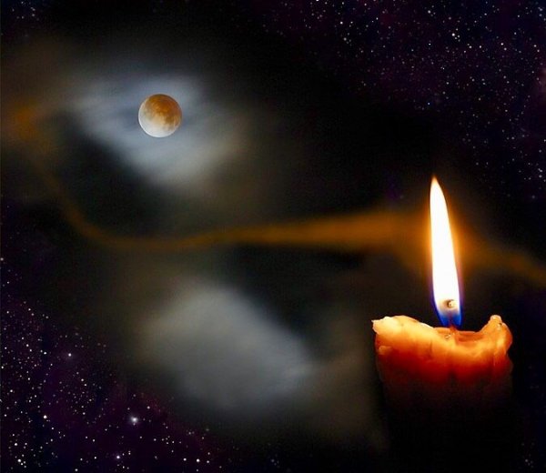 Свеча освещает путь