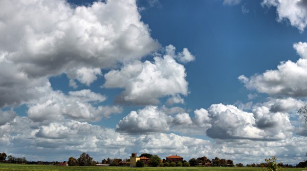 Кучевые облака панорама